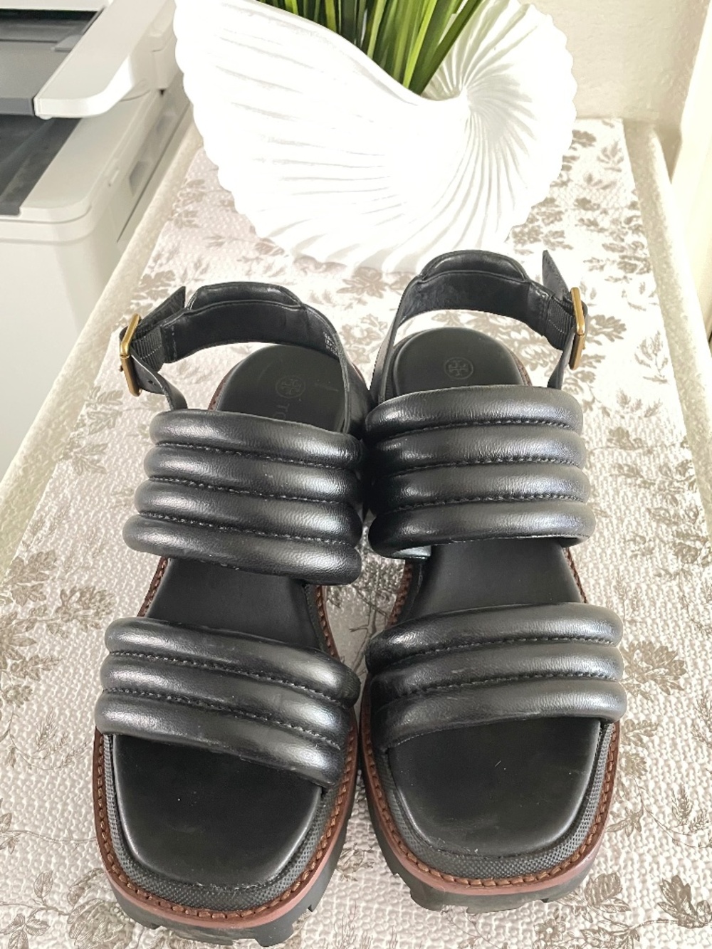 Chloe women black sandals